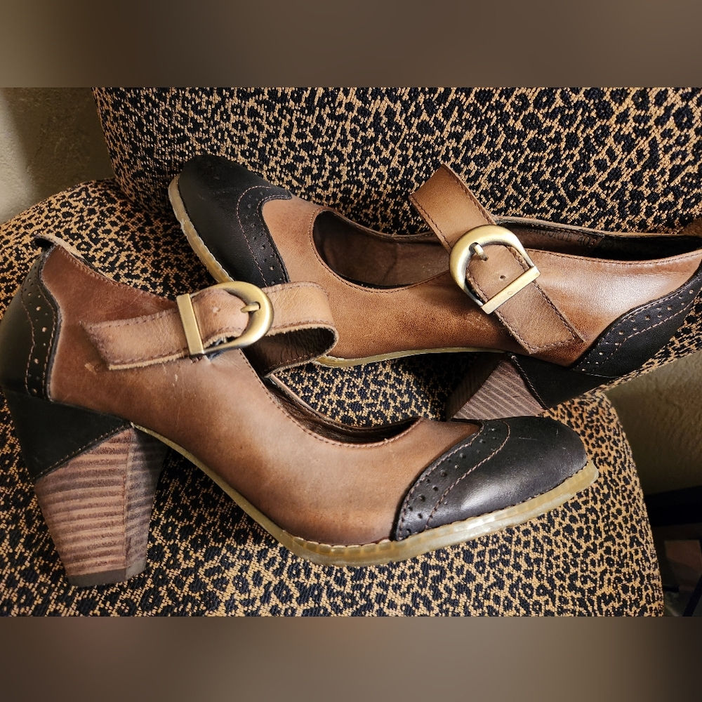 Artisan Leather L Size 9 Never Worn